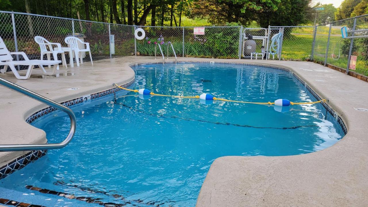 במוטל Indian Point Autumn Creek Branson מראה חיצוני תמונה